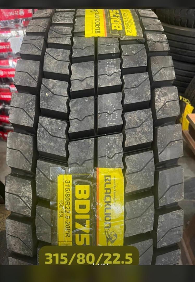 لاستیک بلک لاین.  سایز 315/80/22.6.  گل bd175