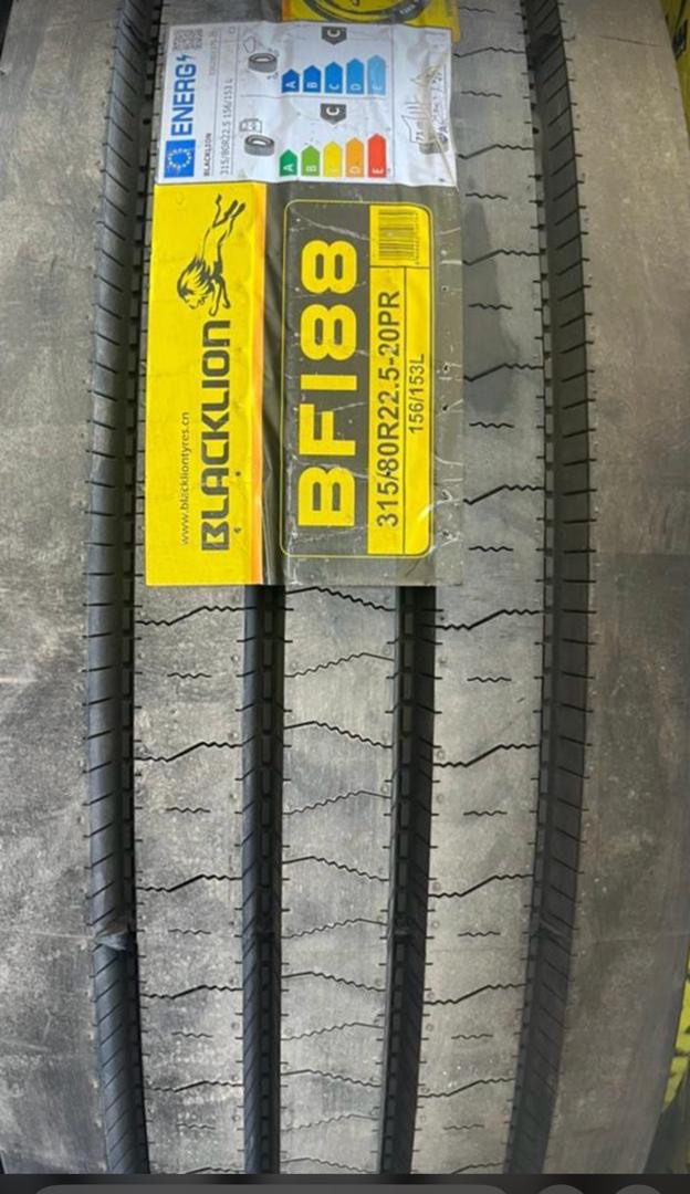 لاستیک بلک لاین.  سایز 315/80/22.6.  گل BF188